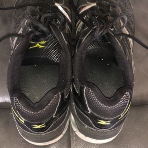 Men’s Mizuno Shoes